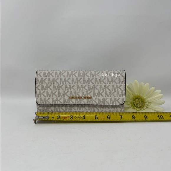 Michael Kors JST Large Trifold Wallet - Picture 2 of 10